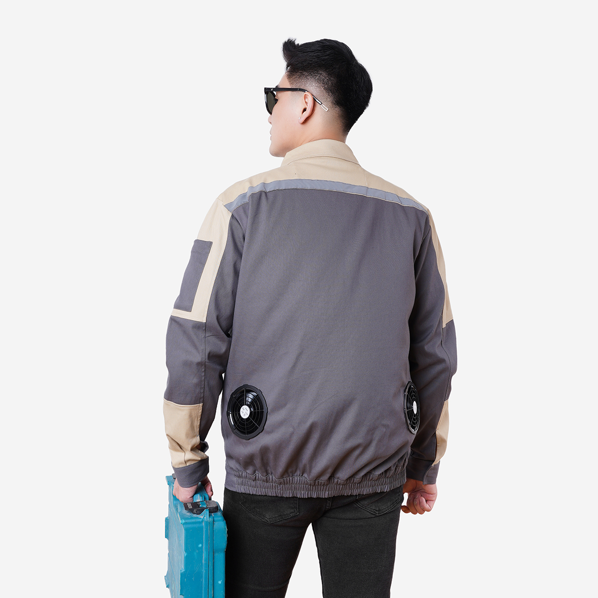 Mặt lưng áo Shakawa với 2 quạt làm mát